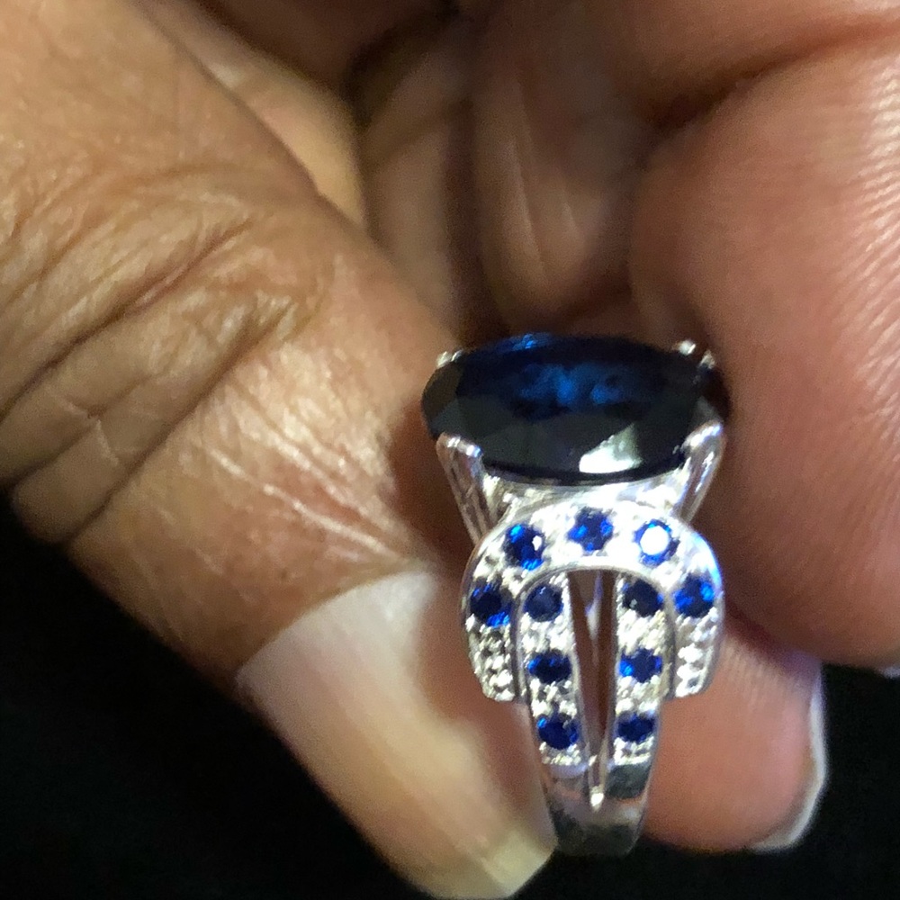 Ring - Picture 3 of 6